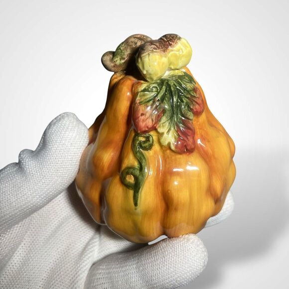 Vintage Pumpkin Salt and Pepper Shakers Thanksgiving Fall Decor Ceramic Pair - Picture 2 of 7